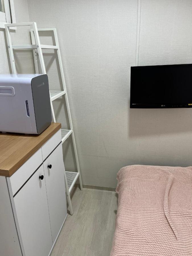 The Cube House - Female Only Albergue