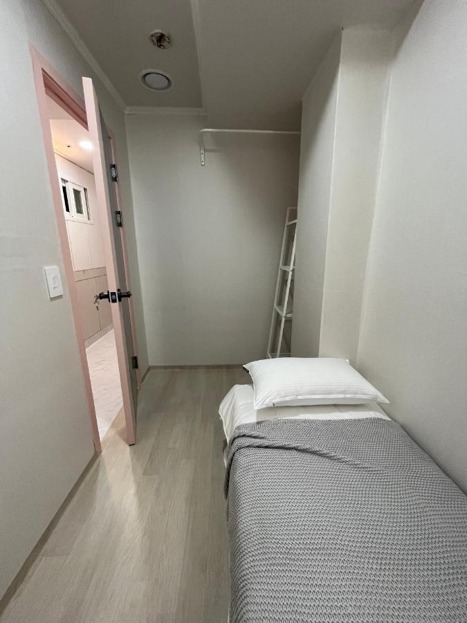 The Cube House - Female Only