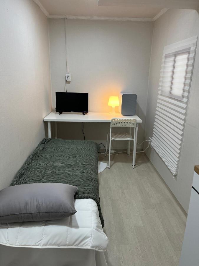 The Cube House - Female Only Albergue