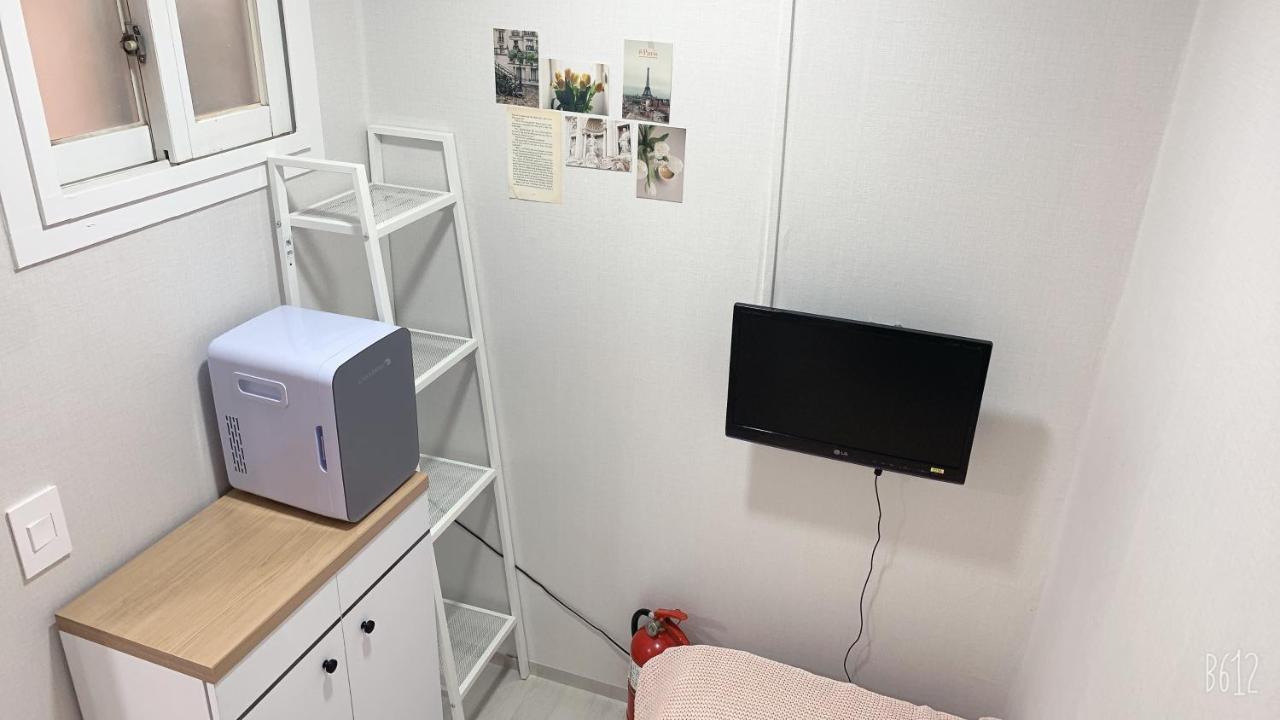 The Cube House - Female Only Albergue